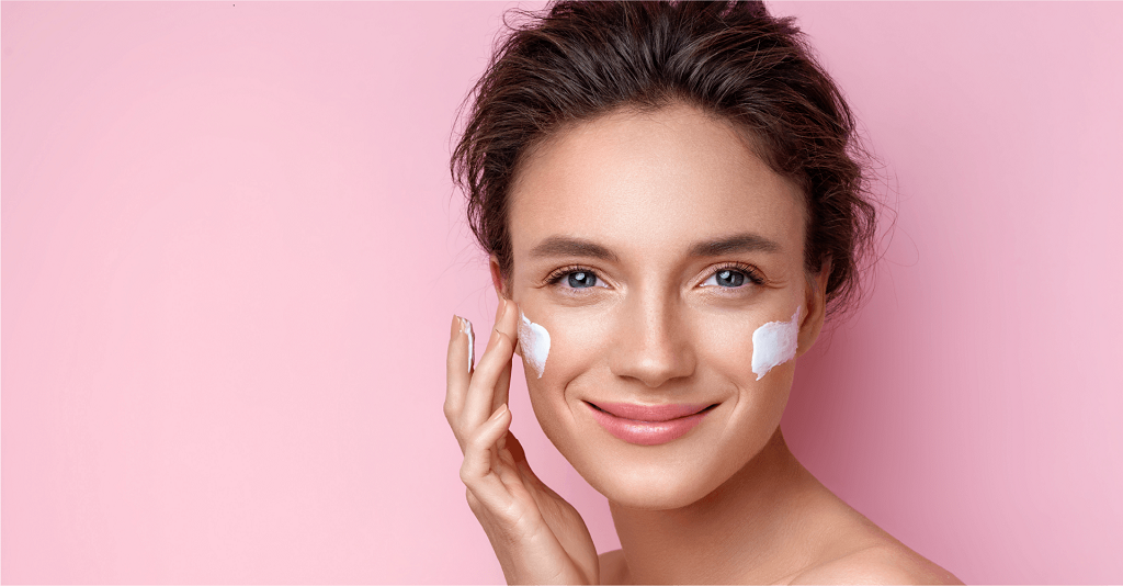 The Importance of Moisturizer and Sunscreen: Understanding the Benefits and Differences - Sasha Clinics
